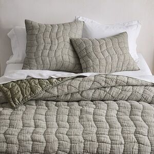 SOLD OUT NWT! Pottery Barn Hand Quilted Cloud Quilt Linen/Cotton in Loden Green